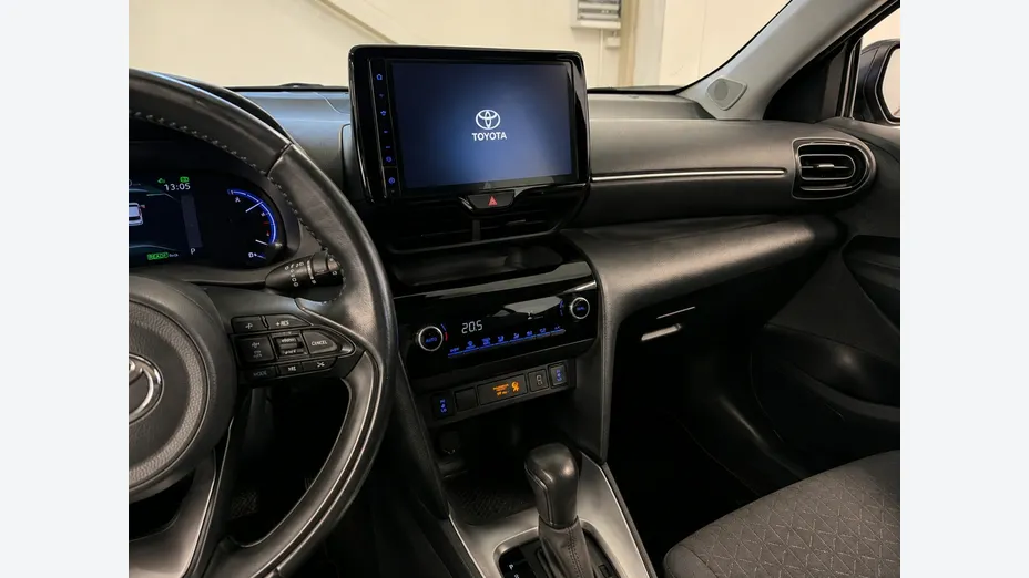 TOYOTA Yaris Cross -