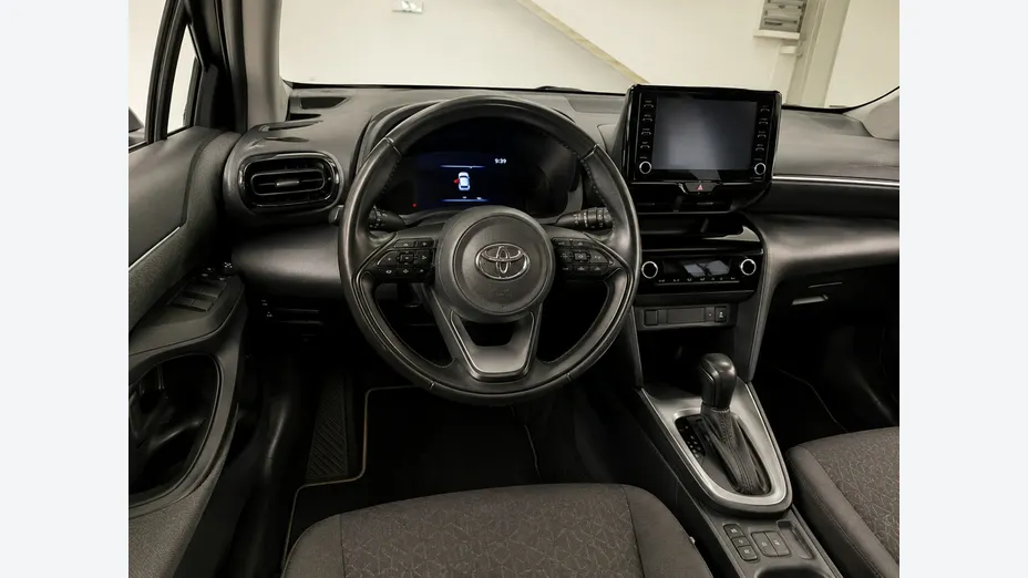 TOYOTA Yaris Cross -