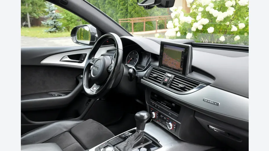 AUDI A6 -