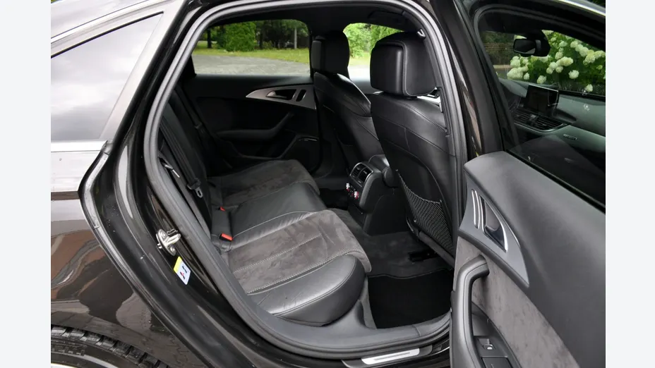 AUDI A6 -