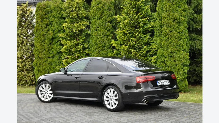 AUDI A6 -