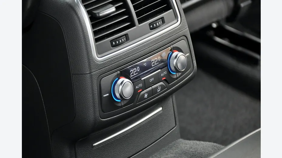 AUDI A6 -