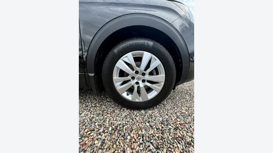 PEUGEOT 3008 -