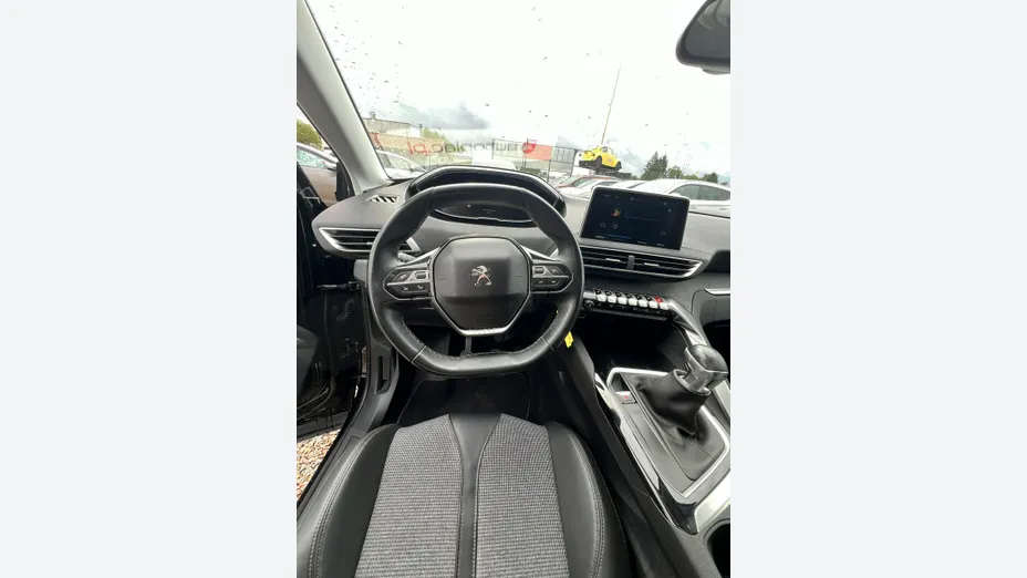 PEUGEOT 3008 -