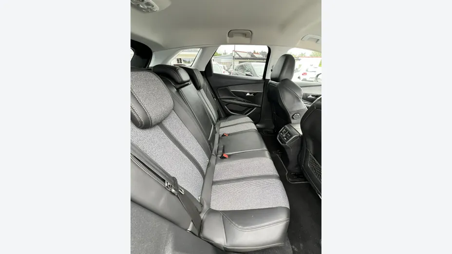 PEUGEOT 3008 -