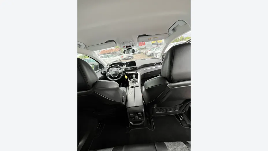 PEUGEOT 3008 -