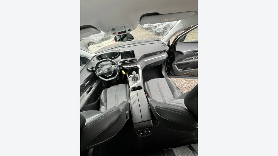 PEUGEOT 3008 -