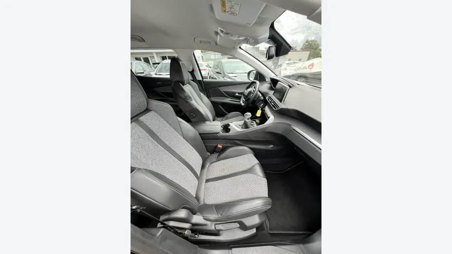 PEUGEOT 3008 -