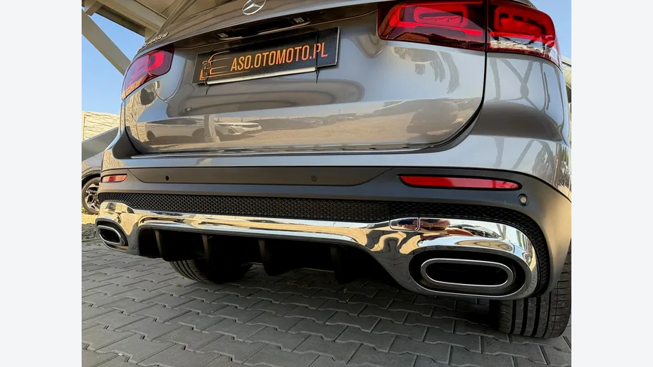 MERCEDES-BENZ GLB -