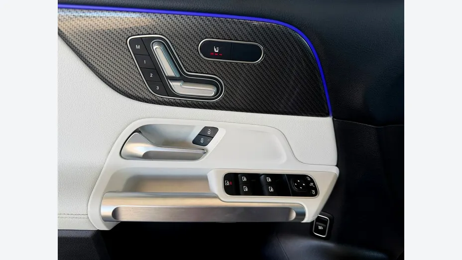 MERCEDES-BENZ GLB -