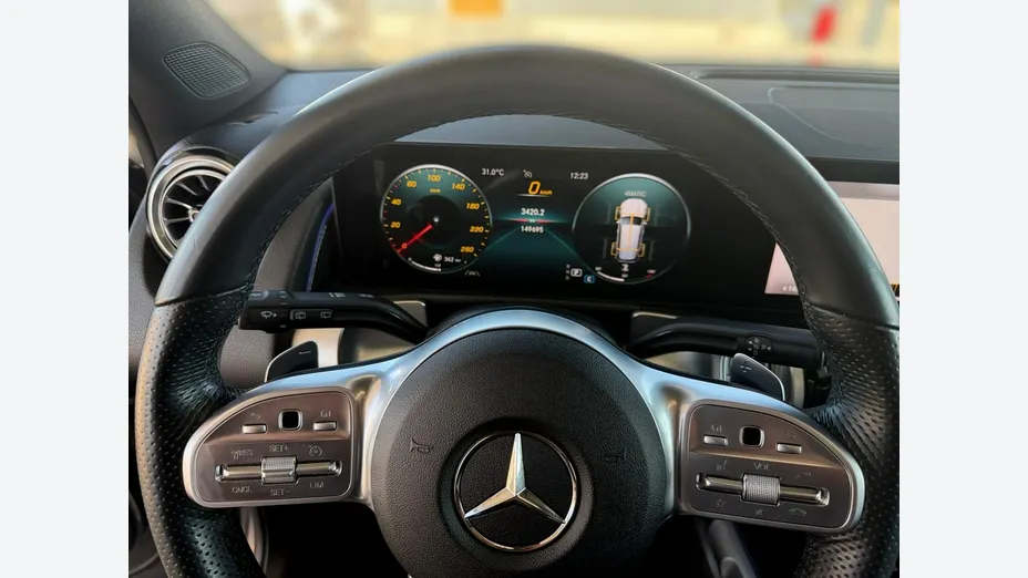 MERCEDES-BENZ GLB -