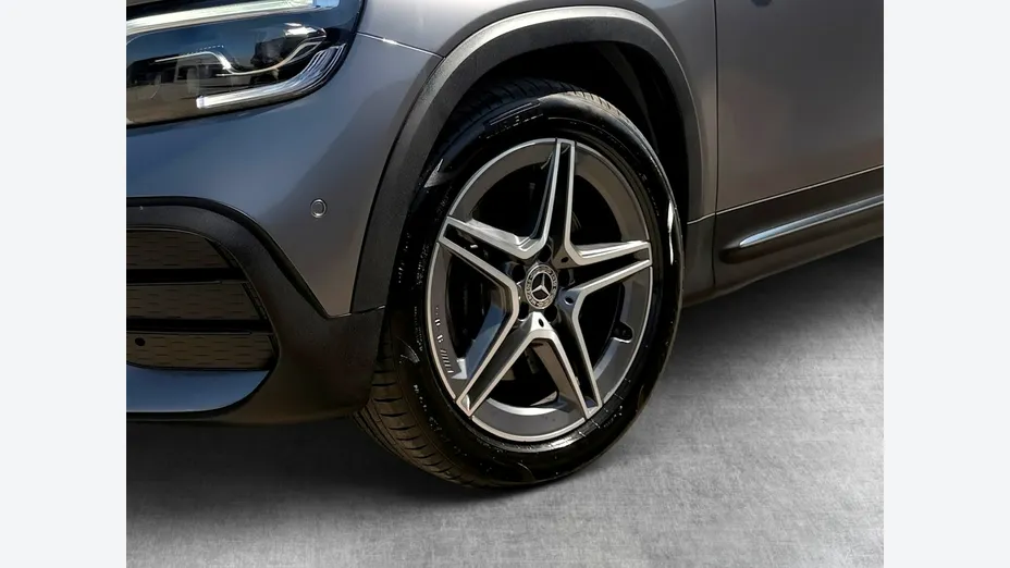 MERCEDES-BENZ GLB -