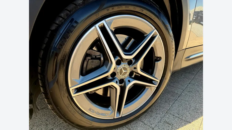 MERCEDES-BENZ GLB -