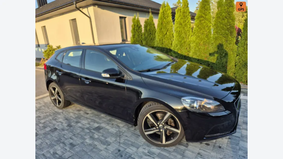 VOLVO V40 -