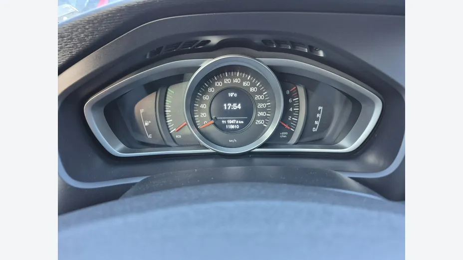 VOLVO V40 -