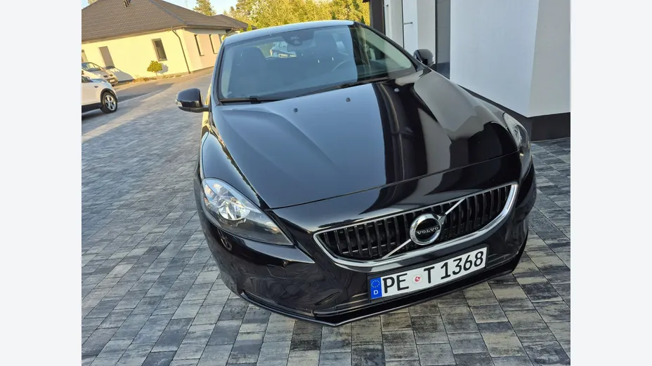 VOLVO V40 -