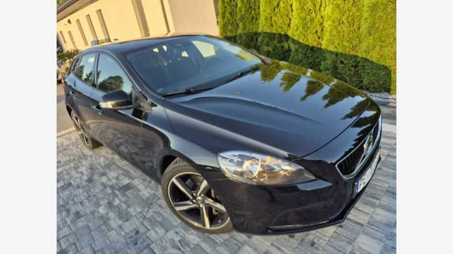 VOLVO V40 -