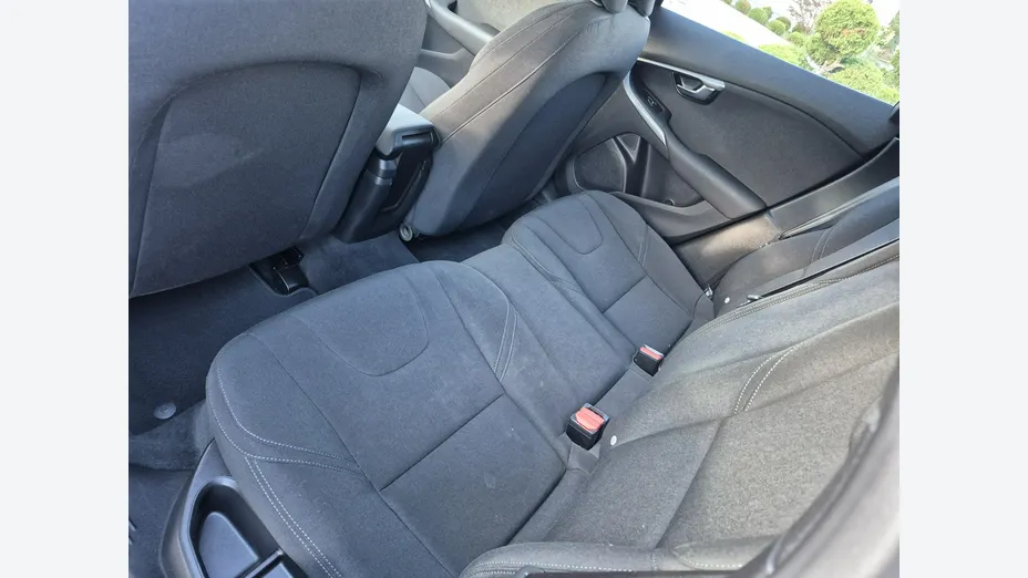 VOLVO V40 -