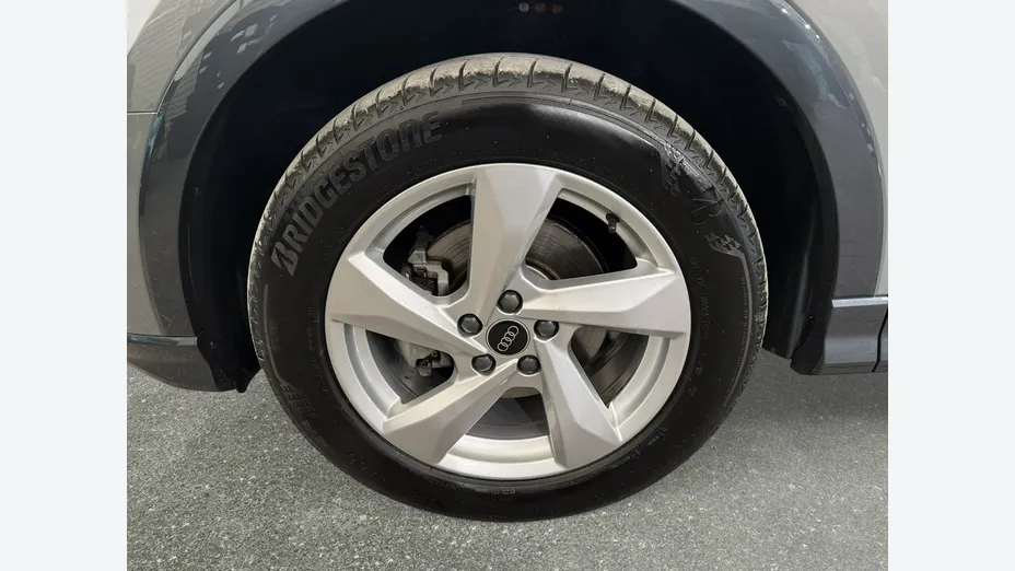 AUDI Q3 -