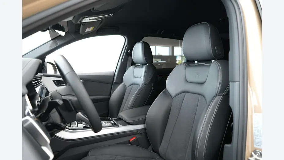 AUDI Q7 -