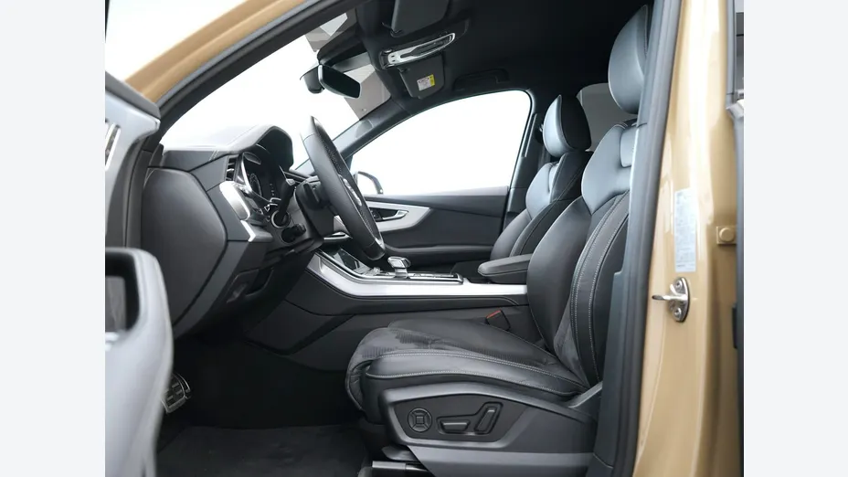 AUDI Q7 -