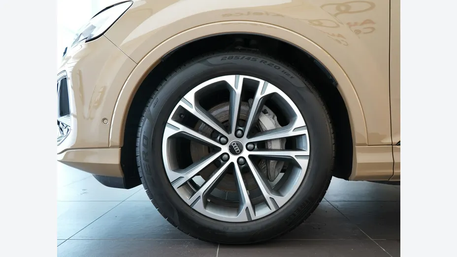 AUDI Q7 -