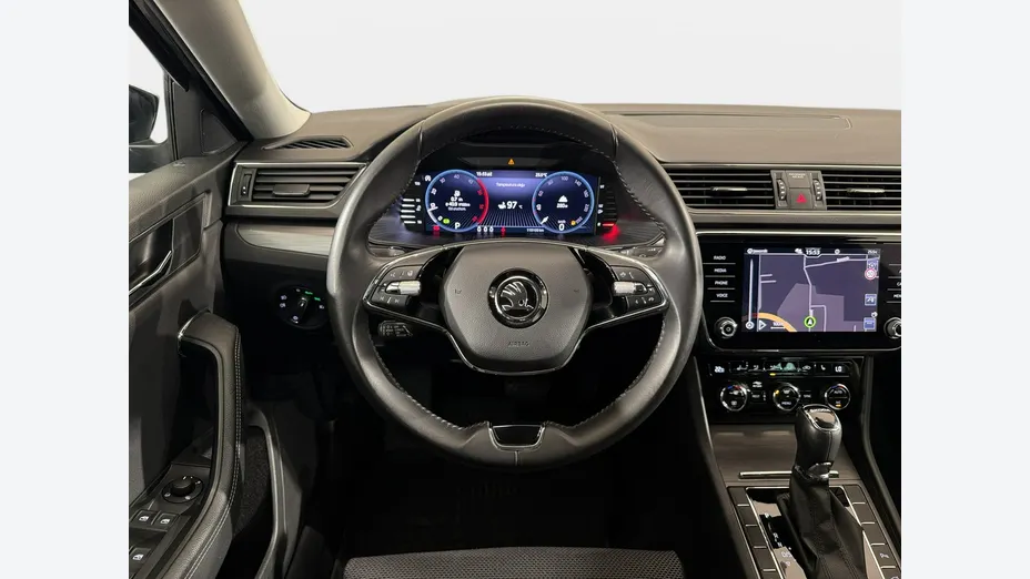 SKODA Superb -