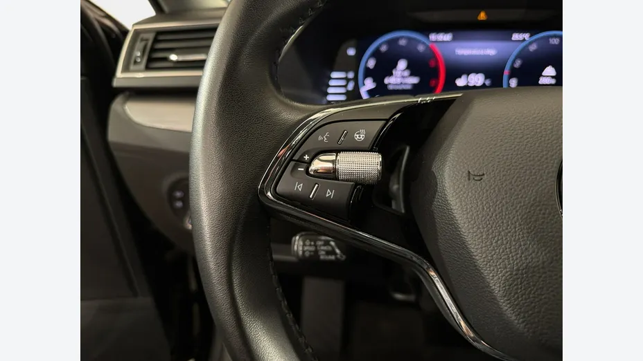 SKODA Superb -