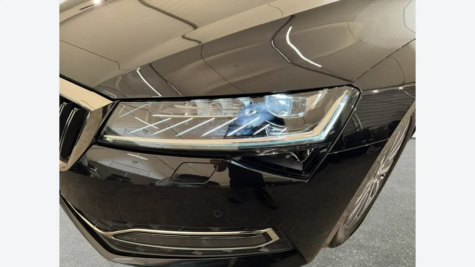 SKODA Superb -