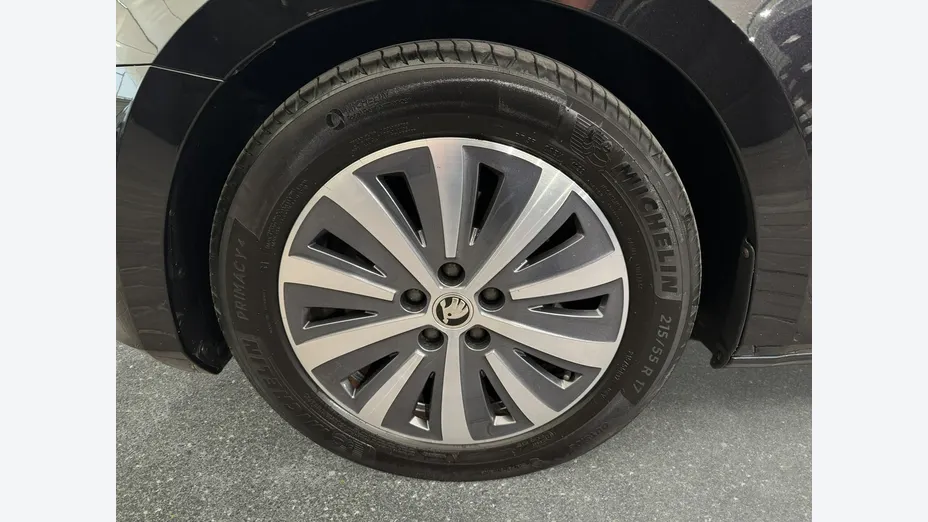 SKODA Superb -