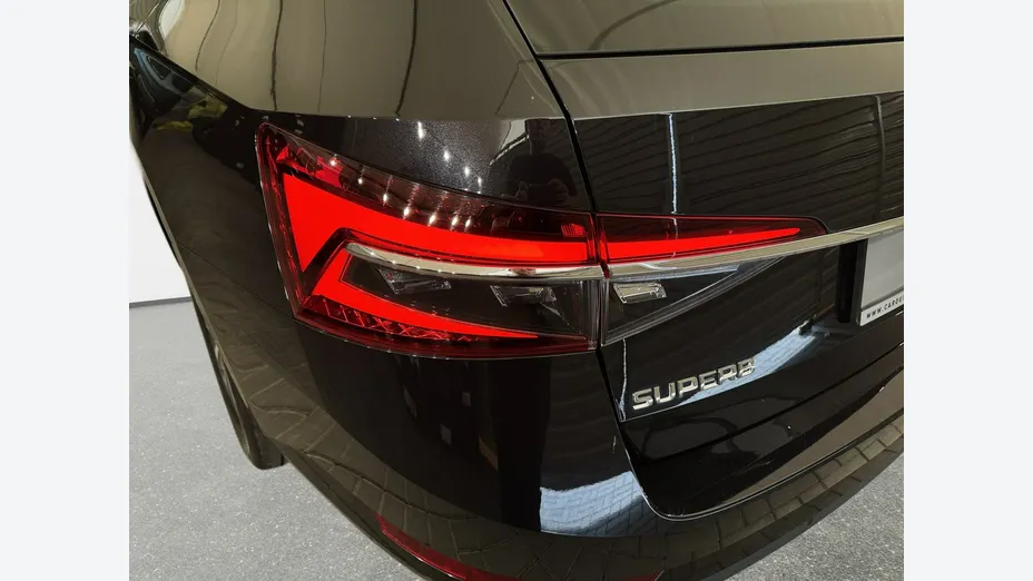 SKODA Superb -