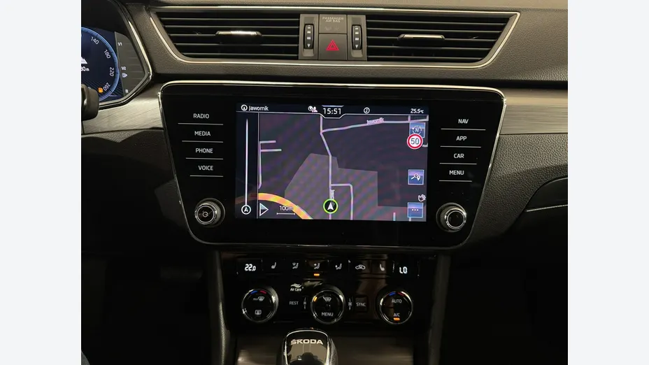 SKODA Superb -