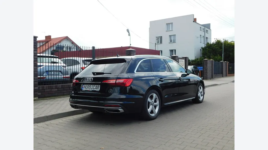 AUDI A4 -