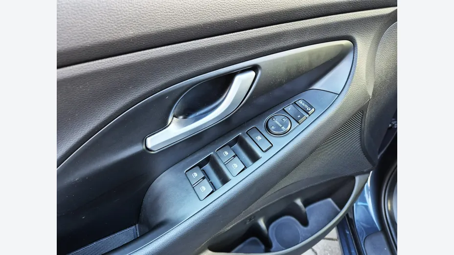 HYUNDAI i30 -
