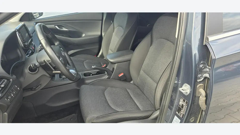 HYUNDAI i30 -