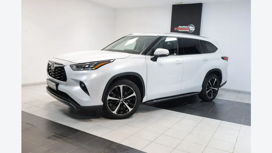 TOYOTA Highlander -