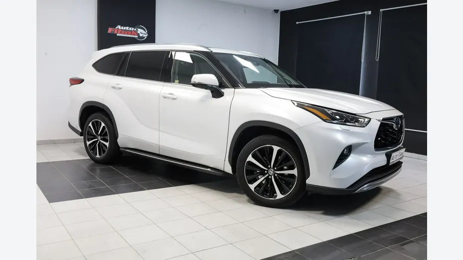 TOYOTA Highlander -