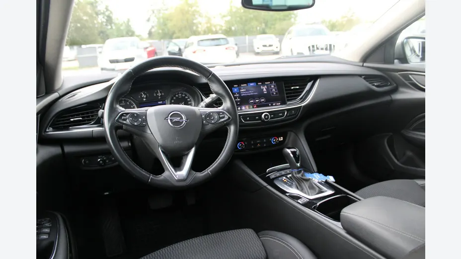 OPEL Insignia -