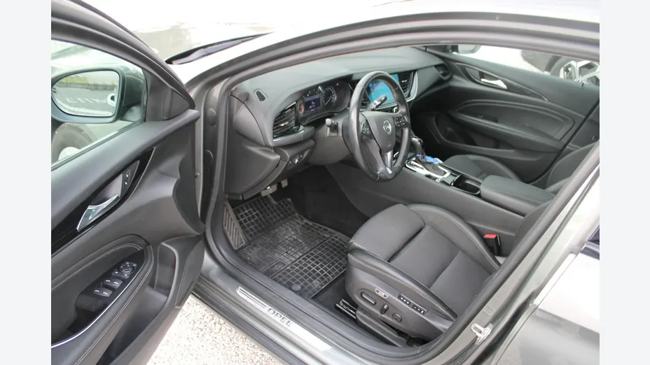OPEL Insignia -