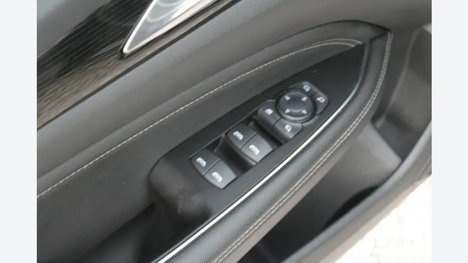 OPEL Insignia -