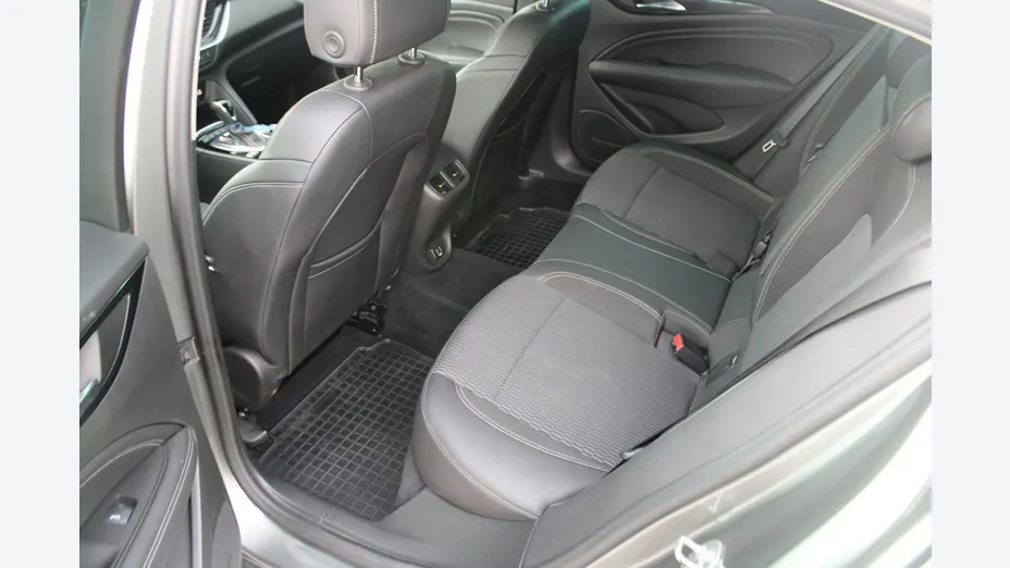 OPEL Insignia -