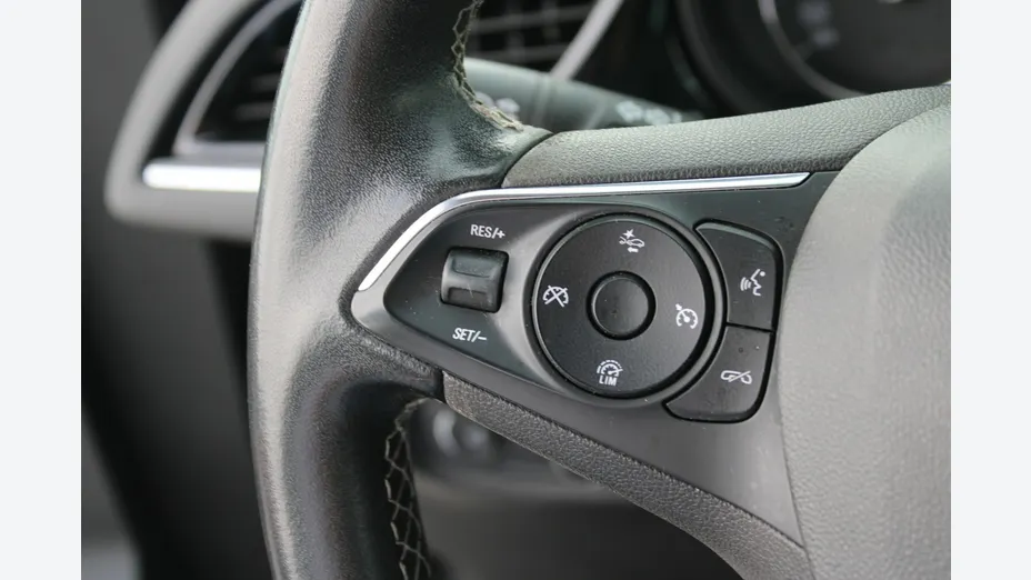 OPEL Insignia -
