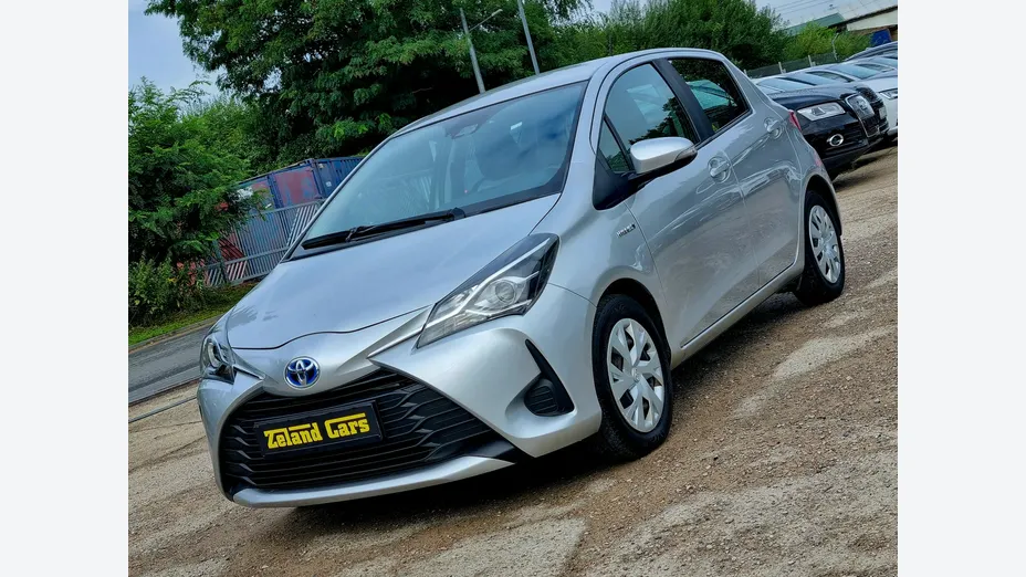TOYOTA Yaris -