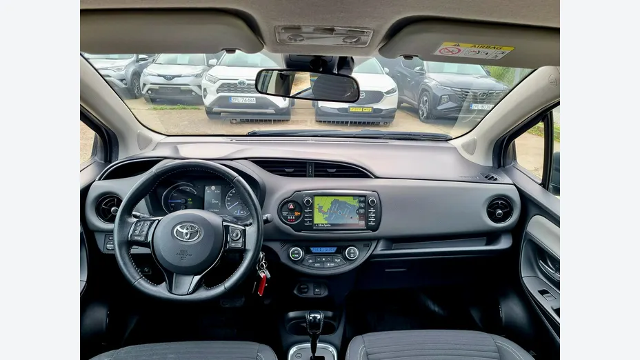 TOYOTA Yaris -