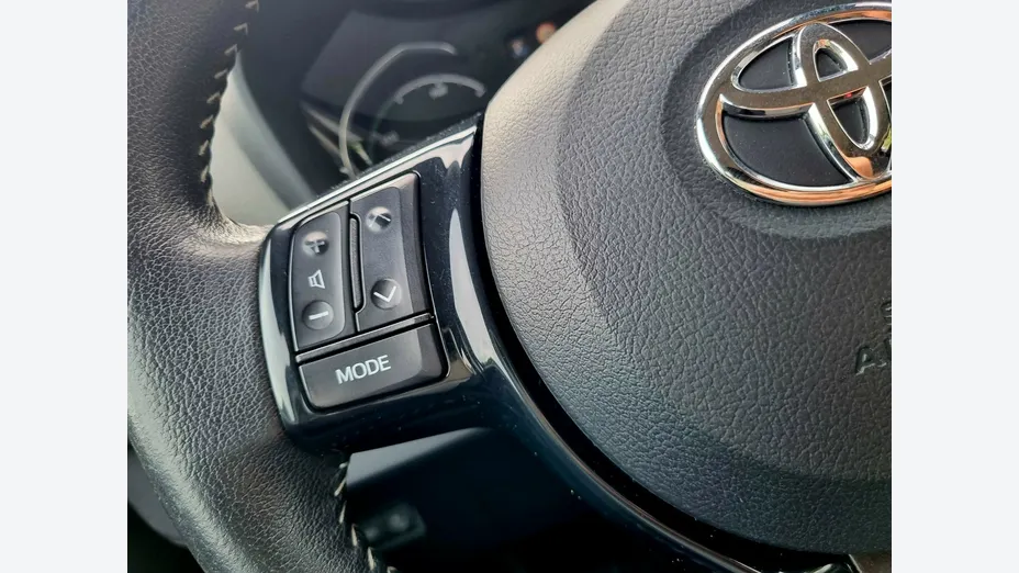 TOYOTA Yaris -