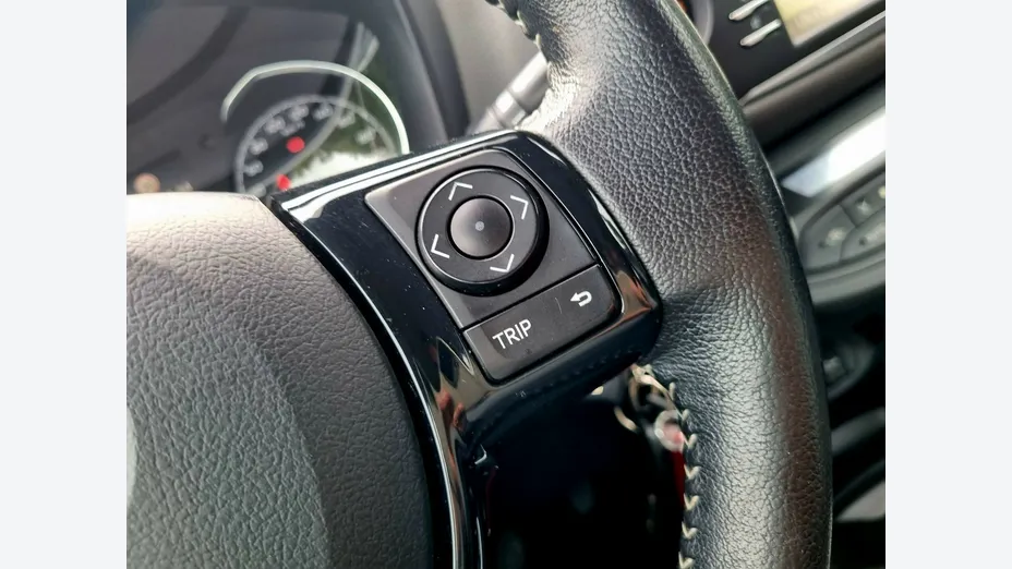 TOYOTA Yaris -