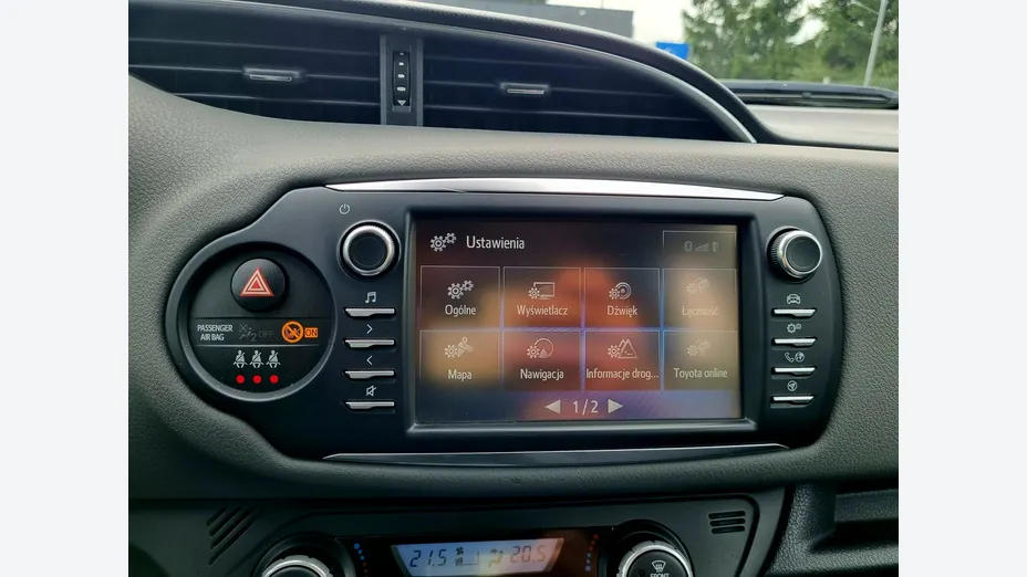 TOYOTA Yaris -