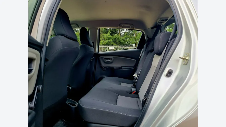 TOYOTA Yaris -