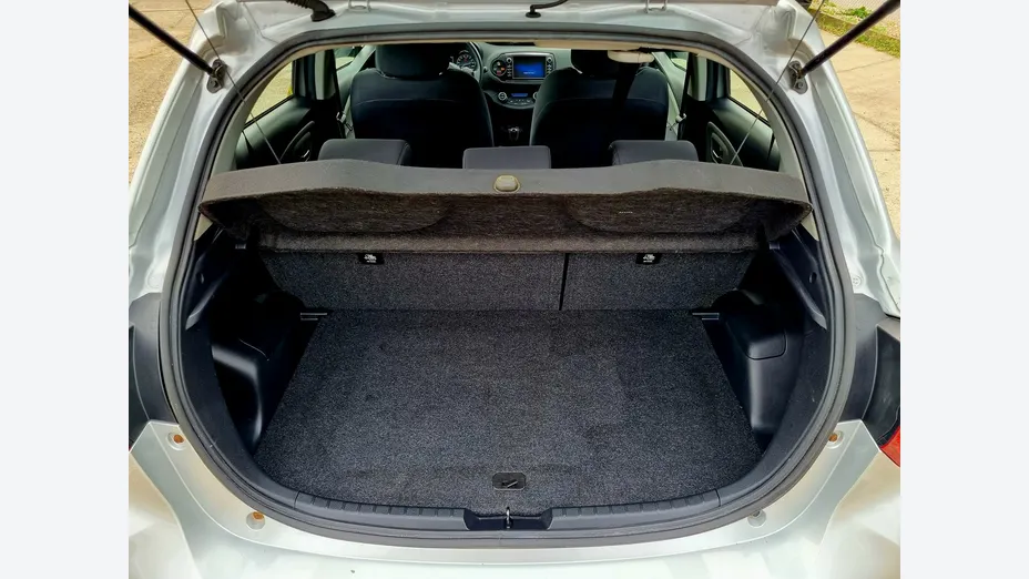 TOYOTA Yaris -