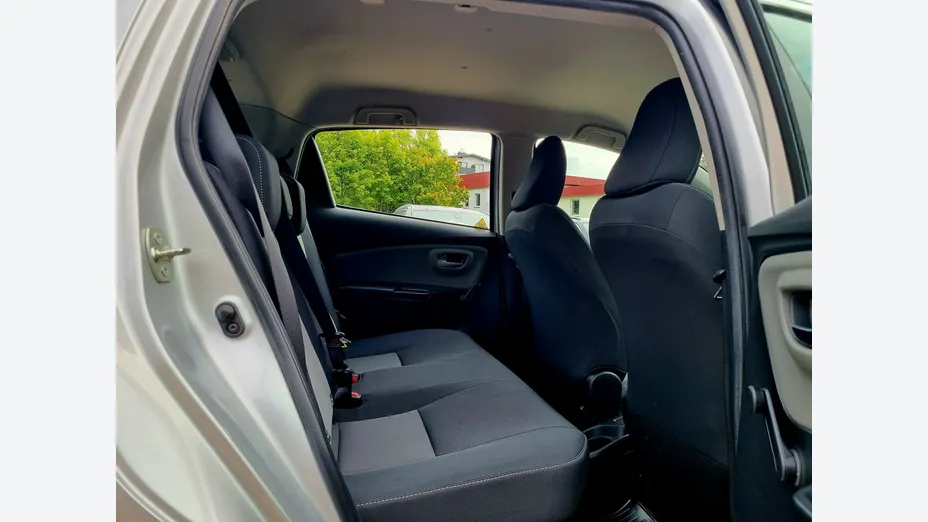 TOYOTA Yaris -